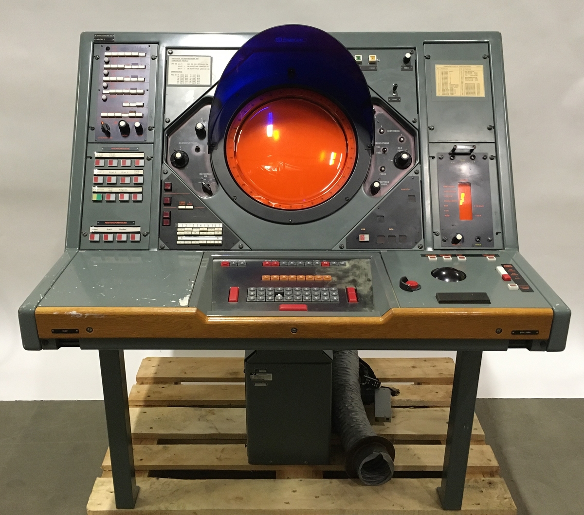 Manöverbord Målobs 2, för målobservatör. Tillverkad av Standard Radio & Telefon.