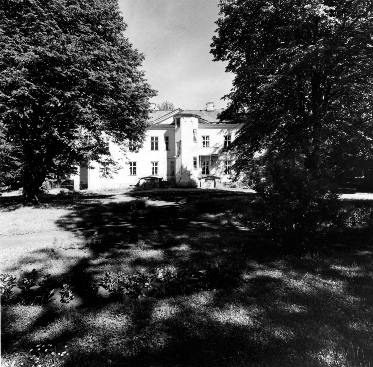 Frejagatan 14 från trädgården. Från NM:s byggnadsinventering 1957.