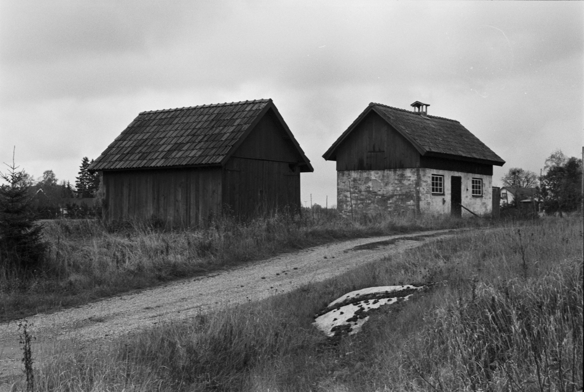 Traktorgarage och svinhus, Ålands-Västerby 19:1 (A), Åland socken, Uppland 1984