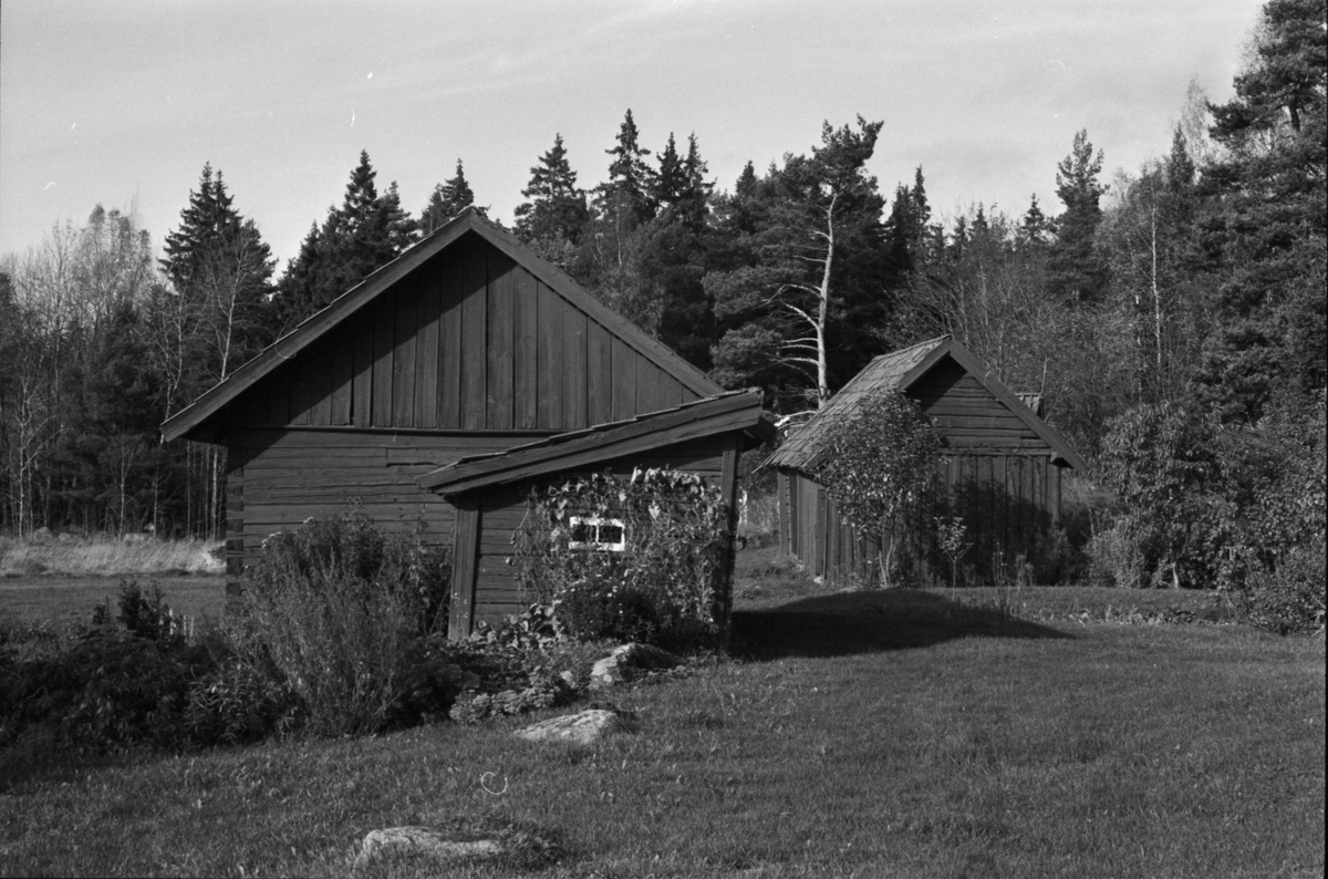 Fähus och bod, Ålands-Västerby 16:1, Birgerstorp, Åland socken, Uppland 1984