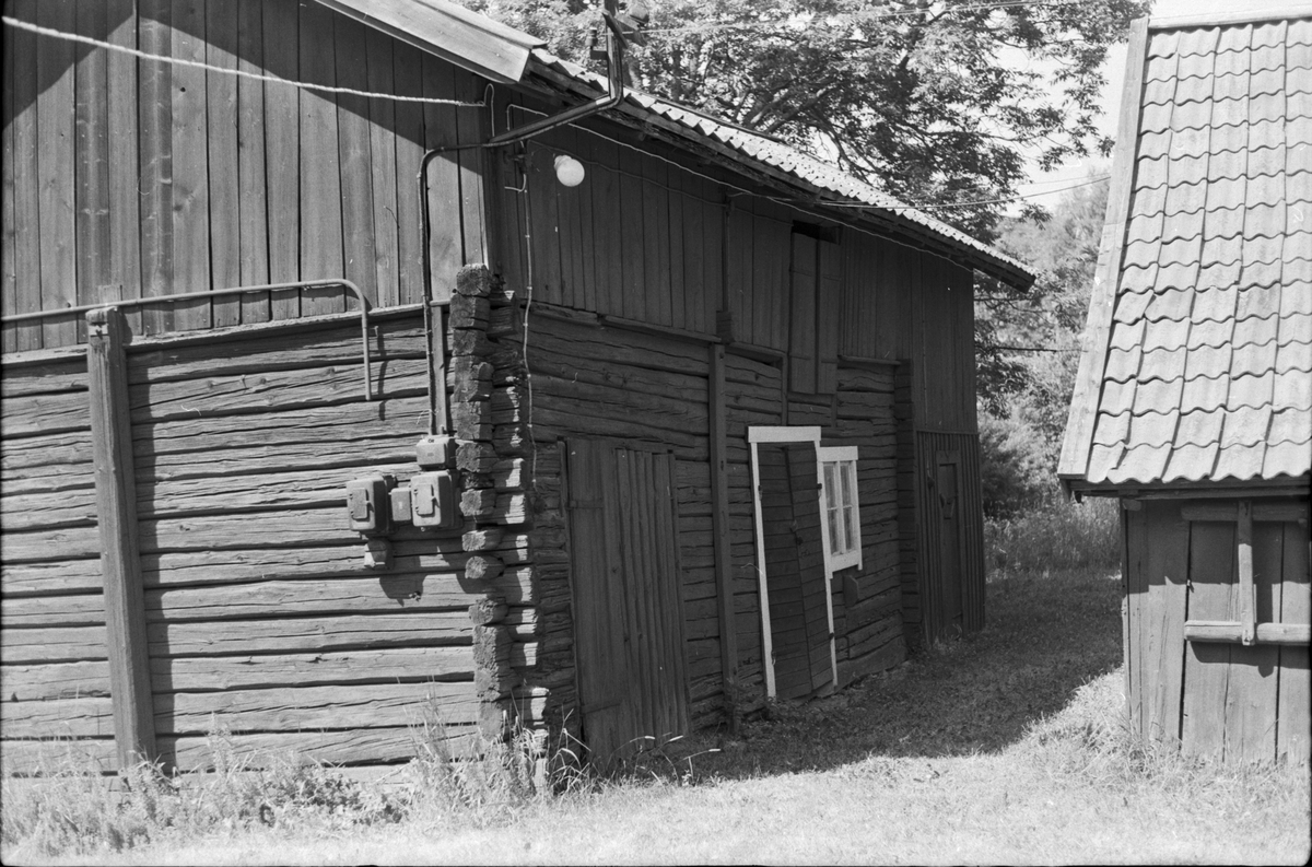 Stall och hönshus, Ekeby 6:1, Ekeby by, (tomt 4), Vänge socken, Uppland 1975