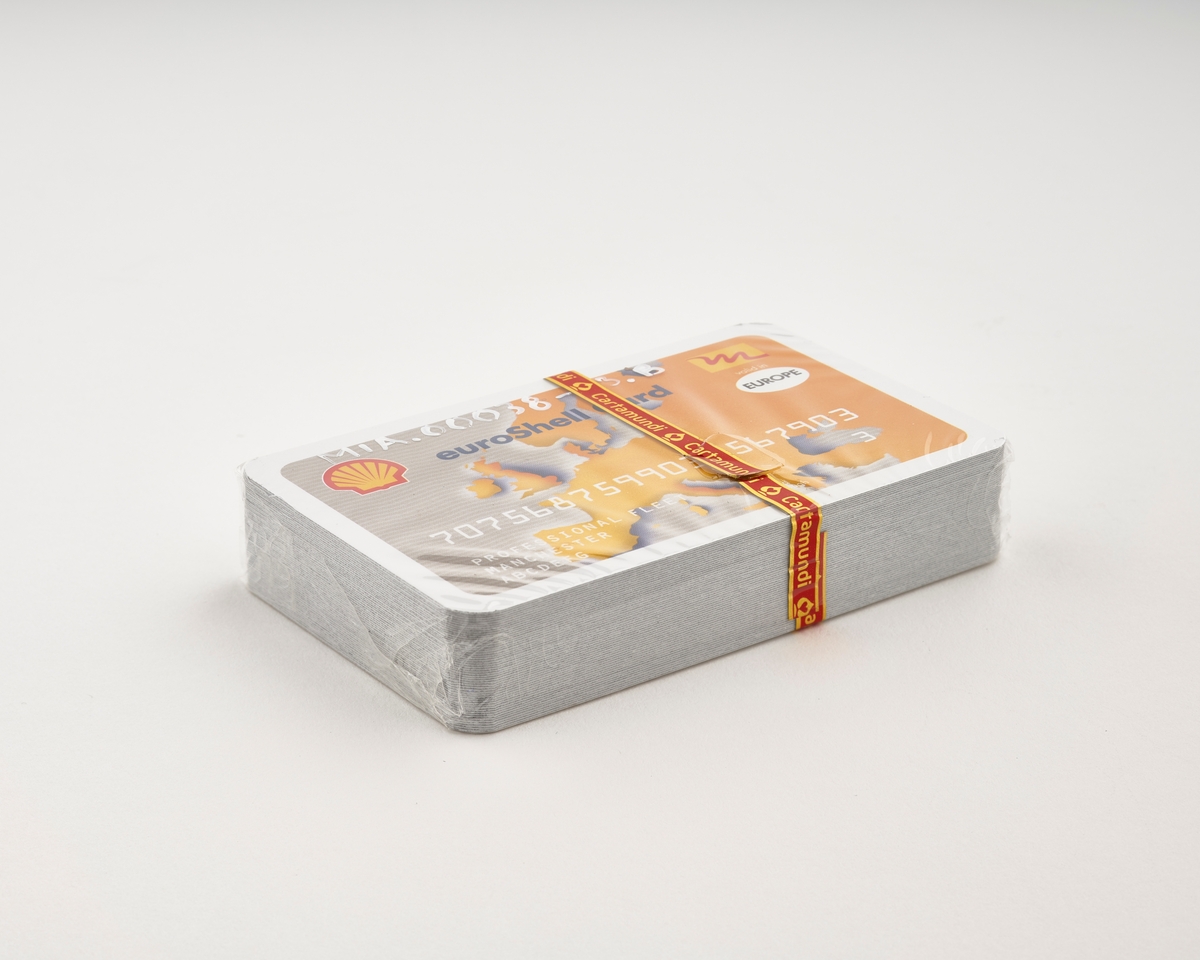 En kortstokk med motiv av et euroShell Card med et europakart