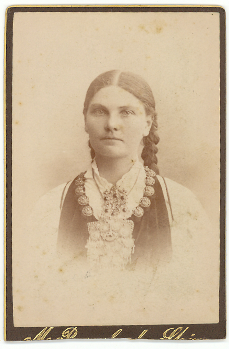Portrettfoto av Anne Staurheim, fødd Tinne