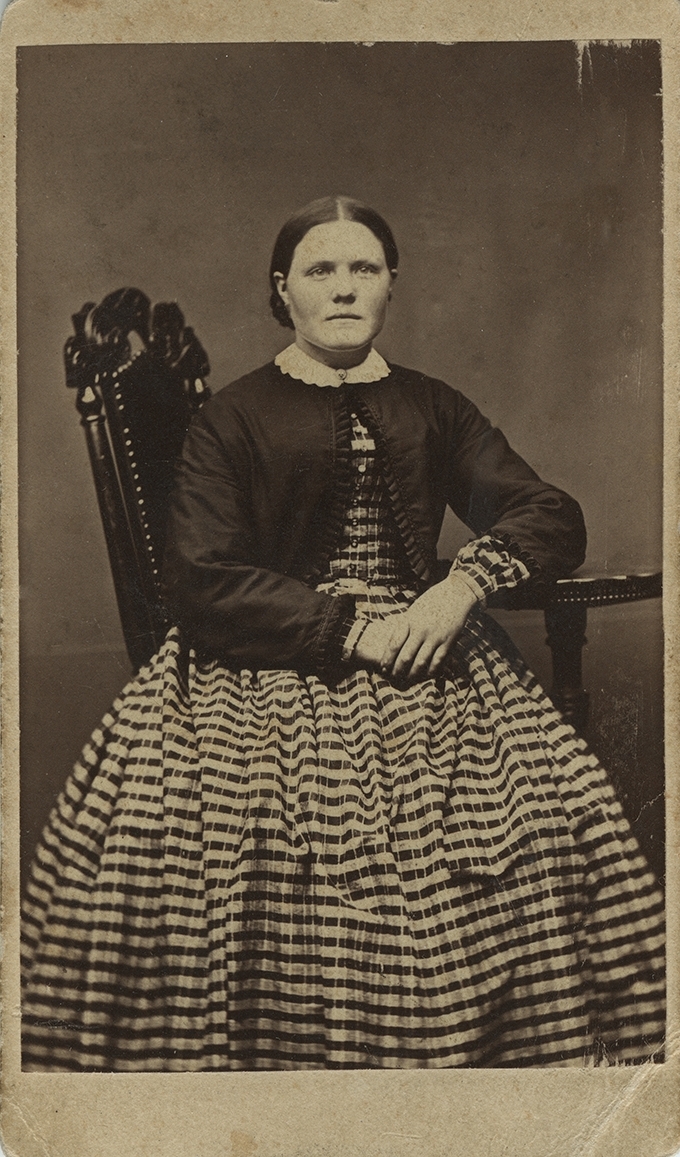 Mest sannolikt föreställer detta Hulda Ingeborg Maria Ersén, född i Torpa församling 1841-05-07.