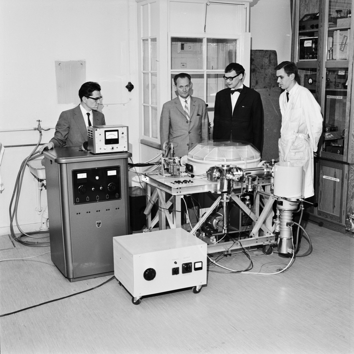 Fysikum, uppsalafysiker öppnar ett nytt forskningsfält, Uppsala 1964