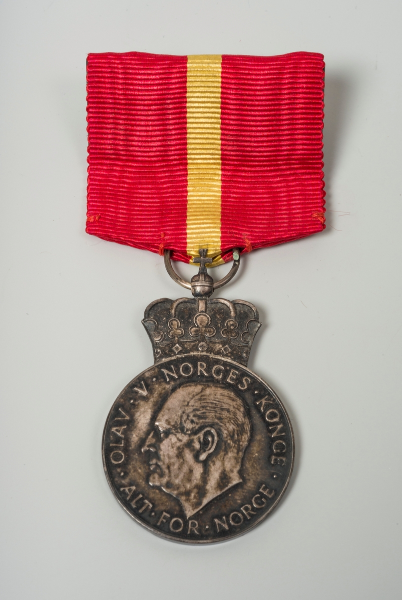 Kongens fortjenstmedalje i sølv, i eske.