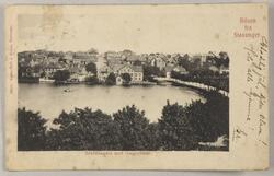 Postkort med bildet av Bredevannet med bebyggelsen østenfor 