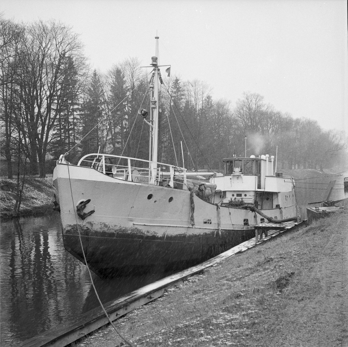 "Rya av Donsö, vårens första båt i Fyris", Uppsala 1960