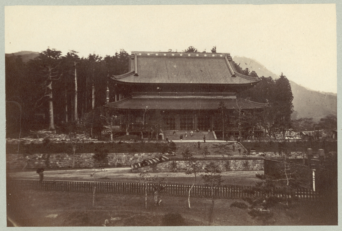 Bilden visar byggnaden Sanbutsudo shintohelgedomen Rinnō-ji​​ i staden Nikko.