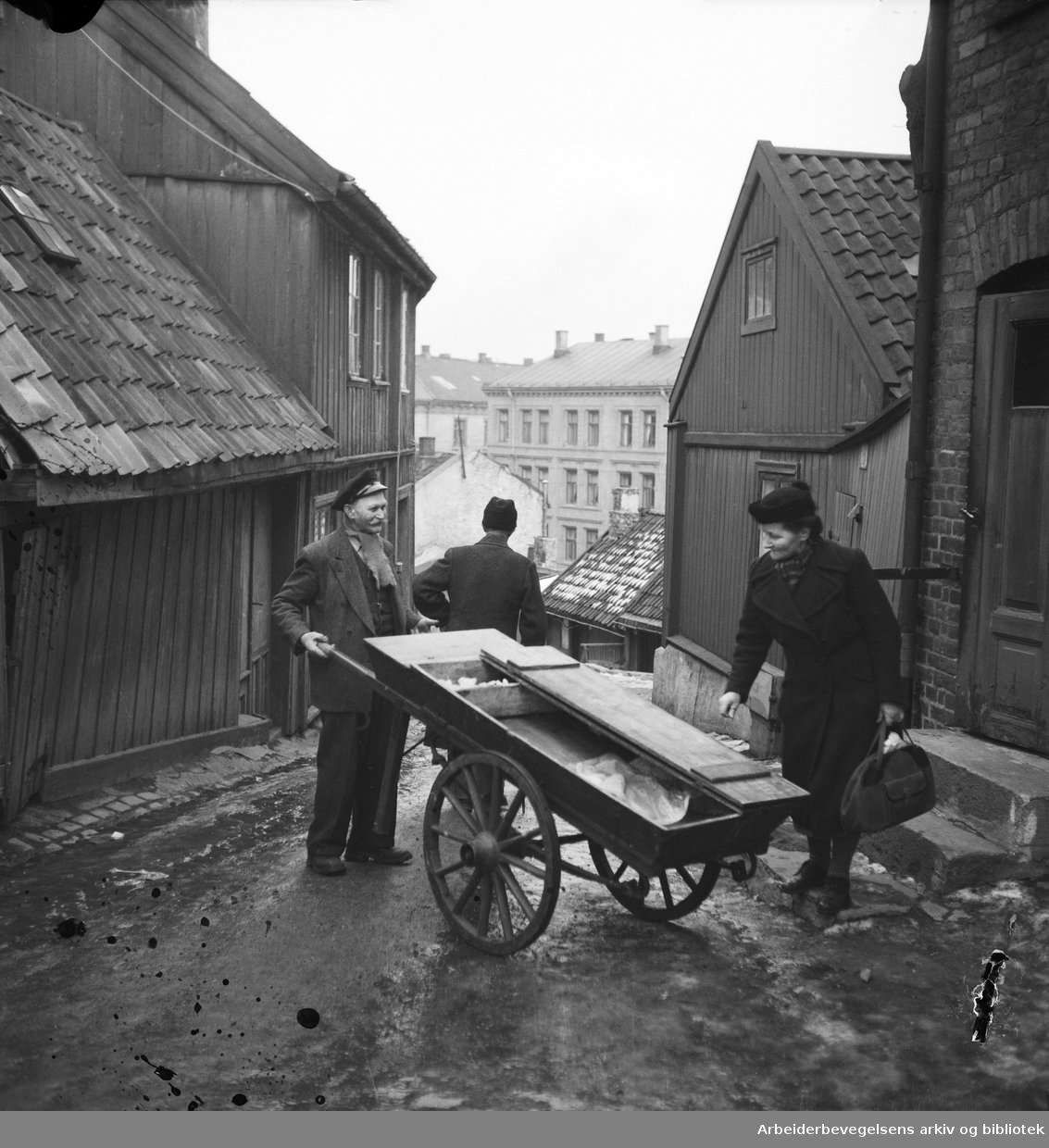 Fiskehandel fra drakjerre. Damstredet. 1949.
