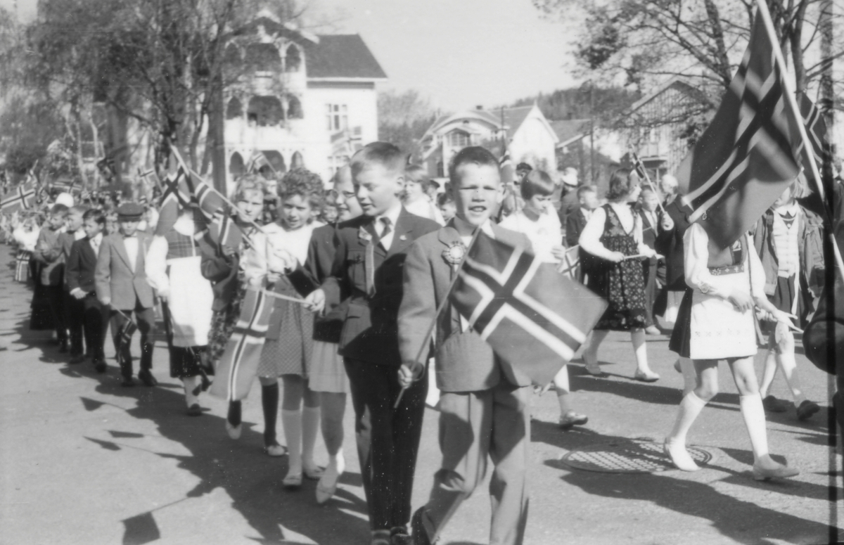 17.mai-toget på Gjøvik 1961