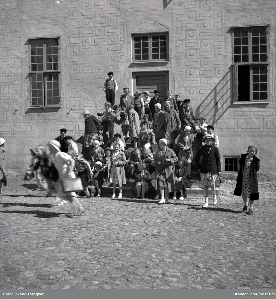 Grupporträtt vid okänt evenemang på Kalmar slott.