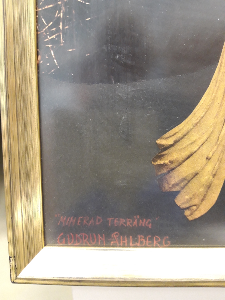 Kollage av Gudrun Åhlberg, 1989. Originalram av trä, guldfärgad.
