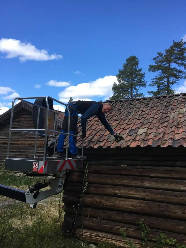 Taksjekk på husmannsplassen på Odalstunet.