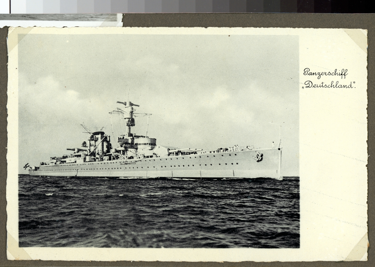 Bilden visar det tyske pansarskeppet Deutschland till havs.