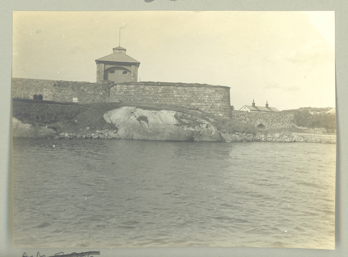 Bilden visar Nya Älvsborgsfästning sett från havet.