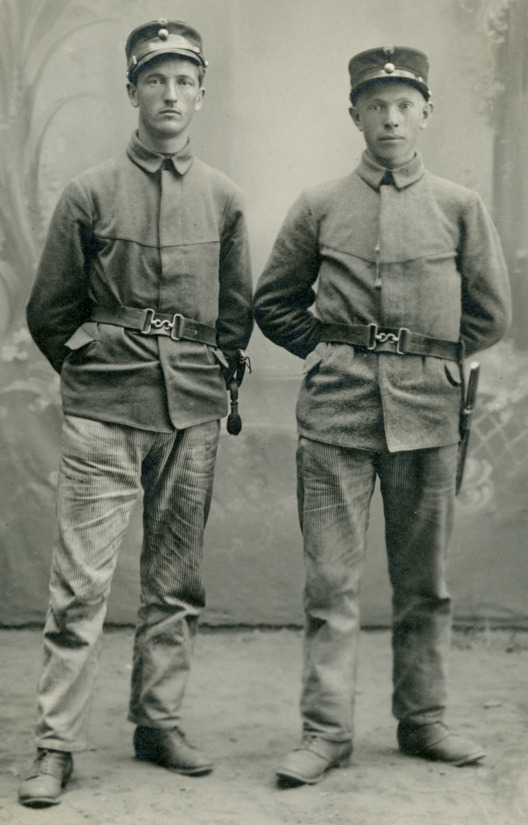 To soldater hos fotografen