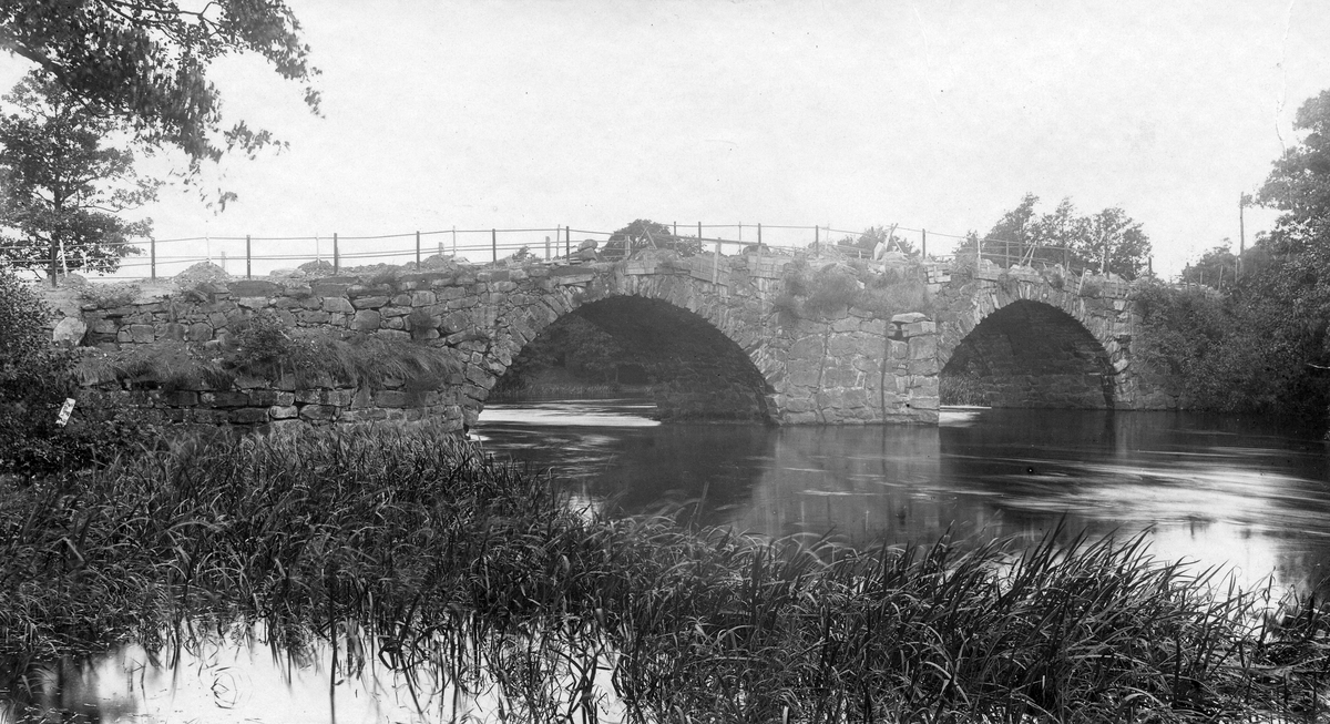 Den gamla pittoreska bron över Fylleån, uppförd år 1809, riven omkring 1935.
