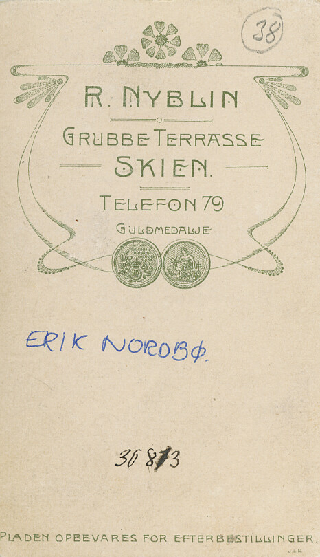 Visittkortfoto av Erik Nordbø