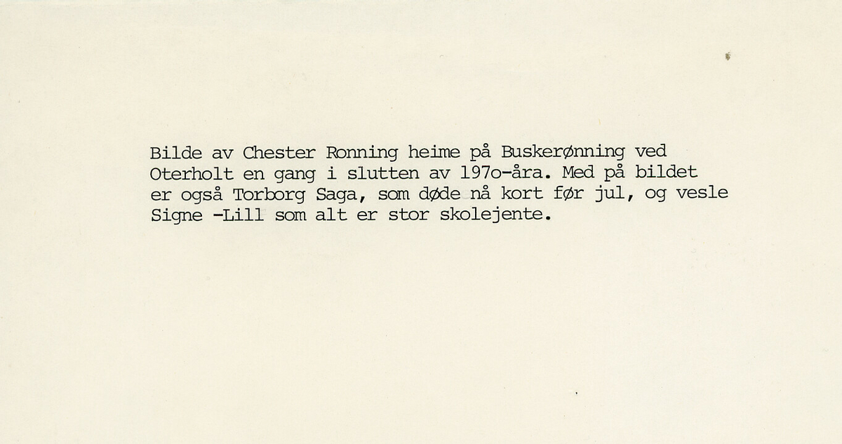 Norskamerikanaren Chester Ronning på Buskrønning på slutten av 1970-talet.  T. h Torborg Saga, og framme vesle Signe-Lill Saga (f.1977)