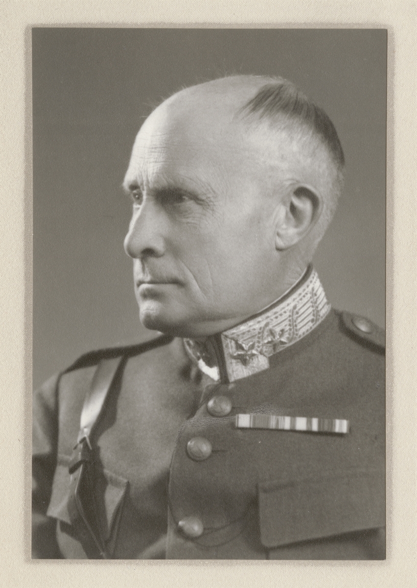 Porträtt av generallöjtnat Olof Thörnell, överbefälhavare 1939-1944.

Se även bild AMA.0009854.