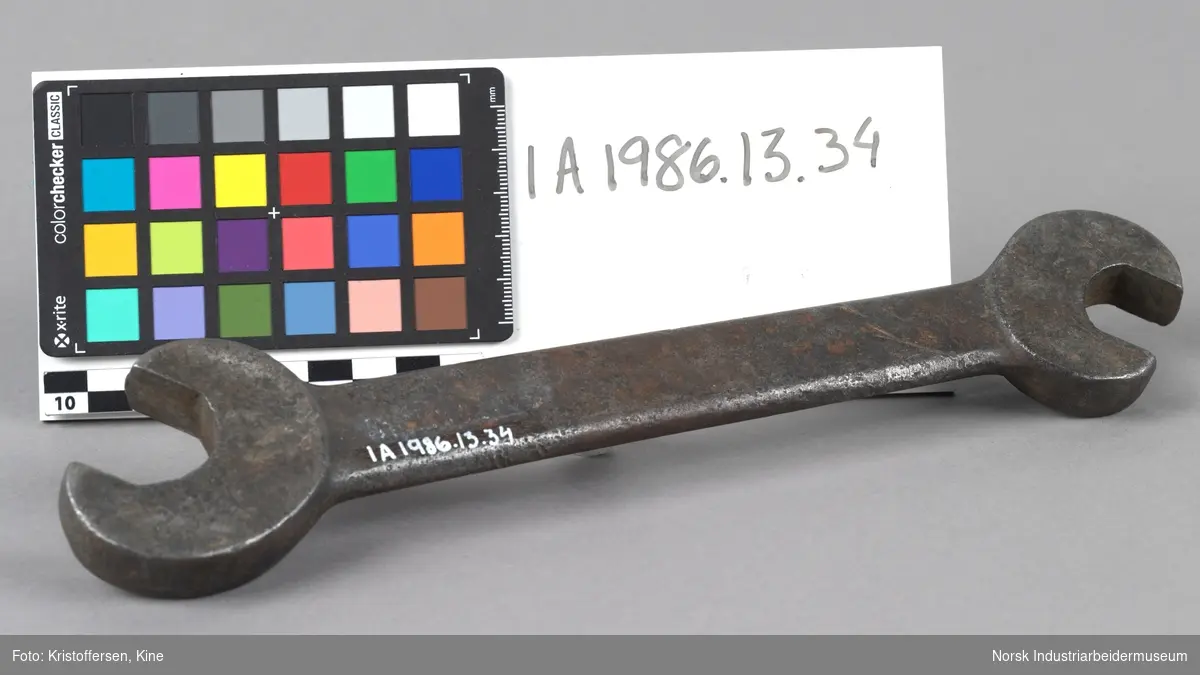 Kombinasjonsnøkkel i størrelse 28mm og 23 mm