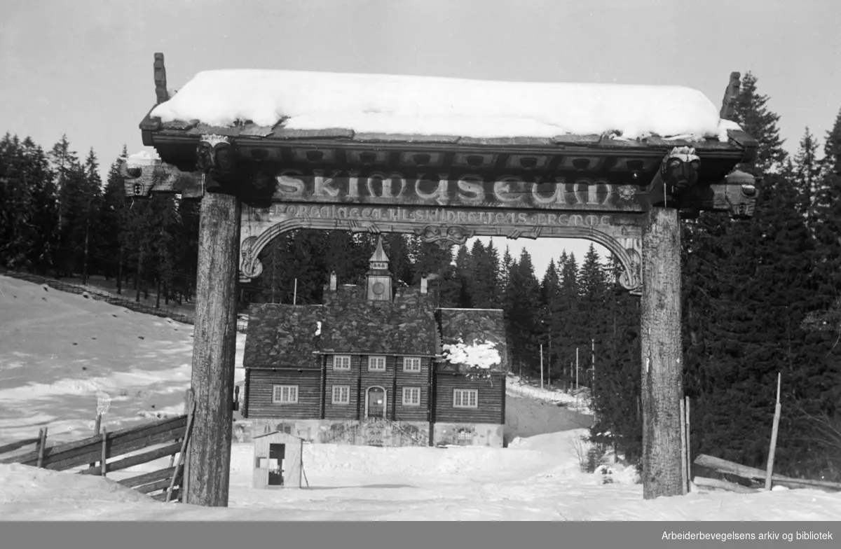 Frognerseteren. Skimuseets gamle bygning. Januar 1947