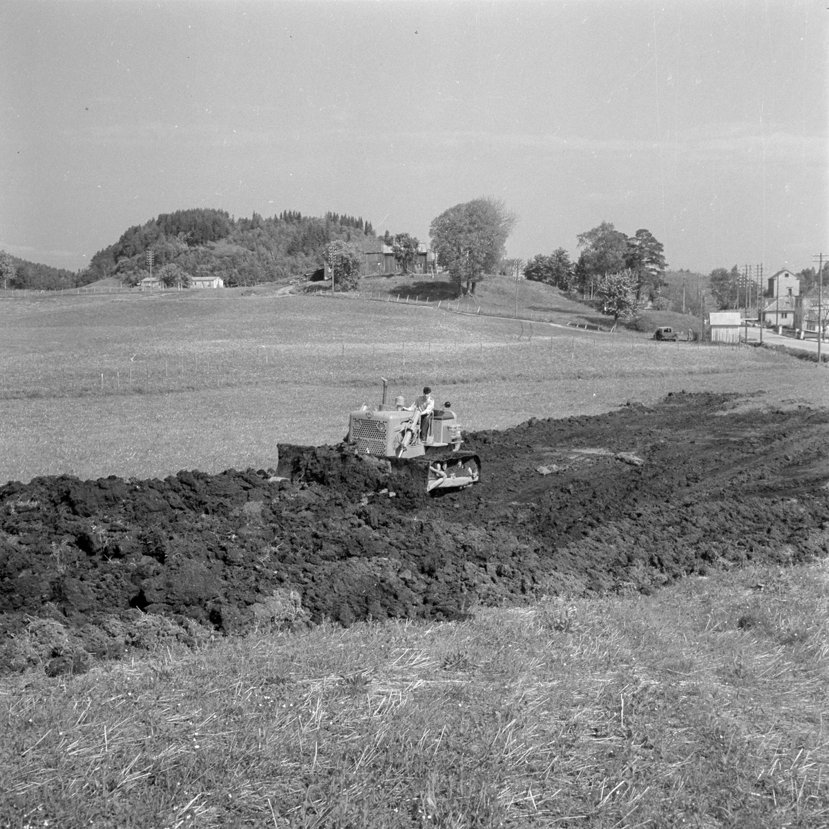Forberedelse til bygging av boligblokker på jordet til Sverresborg gård