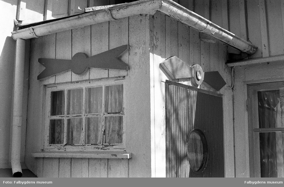 Byggnadsinventering 1972. Kopparslagaren 5. Detalj av verandan.