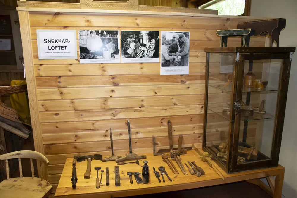 snekkerutstyr utstilling vingelen kirke og skolemuseum