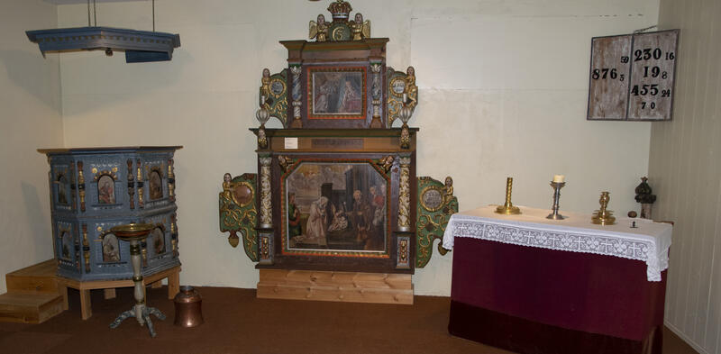 kirkeinteriør fra kirkeutstilling i vingelen kirke og skolemuseum