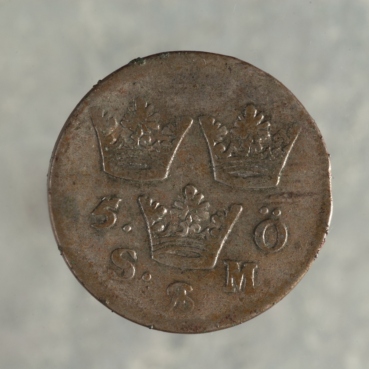 Mynt av silver. 5 öre SM. Karl XII (1697-1718). Präglat 1693 i Stockholm.
