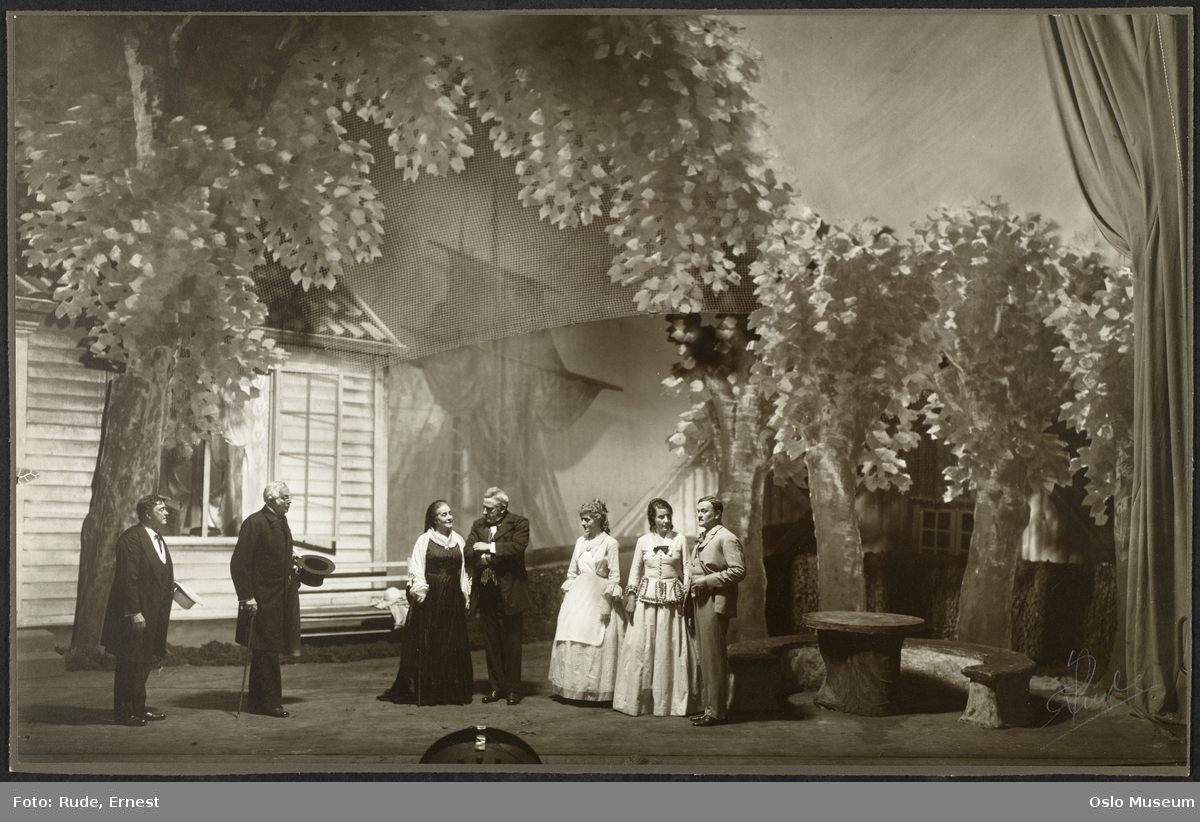 Nationaltheatret, forestilling, scenebilde, "Samfundets støtter" av Henrik Ibsen, kvinner, menn, skuespillere