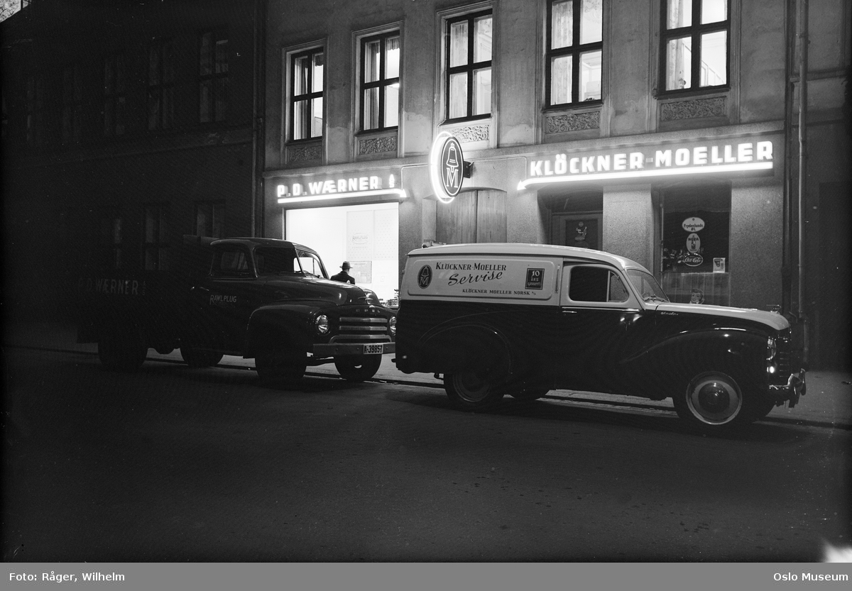 forretningsgård, fasade, firma P.D. Wærner, Klückner-Moeller, Opel Blitz lastebil, Austin varebil