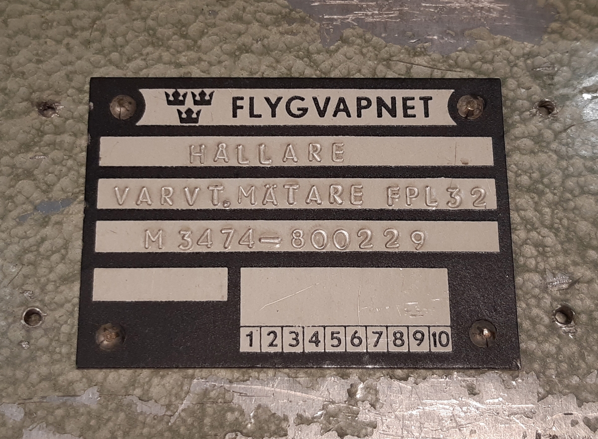 Varvtalsmätare Fpl 32, monterad i en metallbox märkt "12-1", "CTV" med röda bokstäver. Medföljer en kalibreringstabell på insidan av locket, datum-märkt: "27 MRS. 1968".