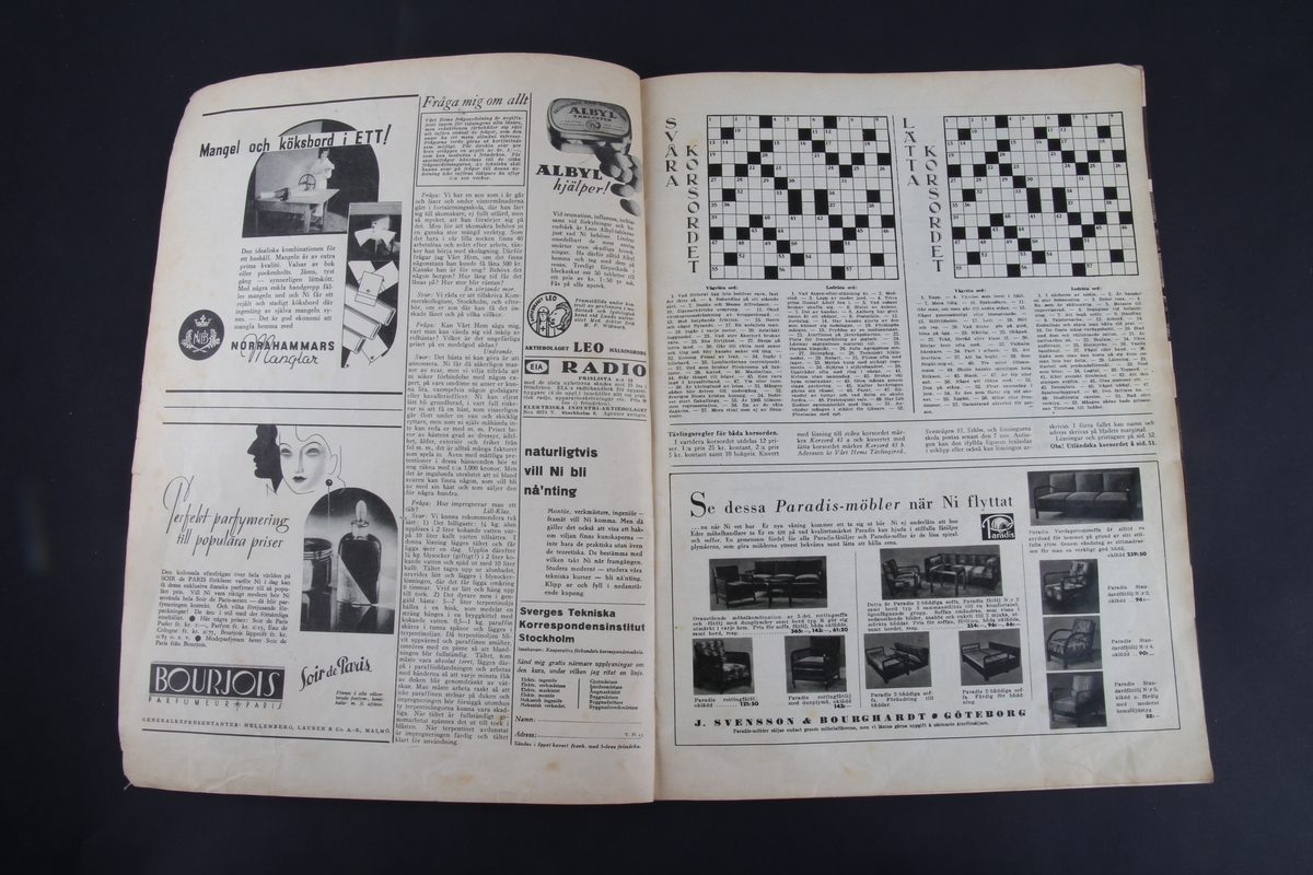 Magasin med rektangulær form som inneholder diverse artikler, tegneserie og reklame