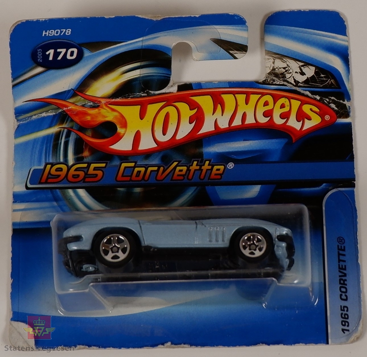 Modellbil av en 1965 Corvette, modellbilen er farget blå.