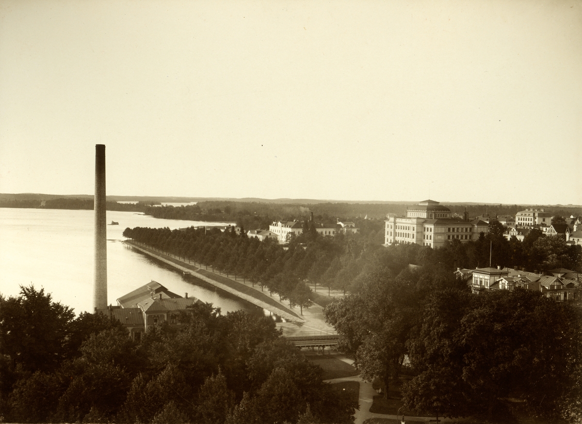 Söder i Växjö samt Växjösjön sett från domkyrkotornet. 1910-tal.