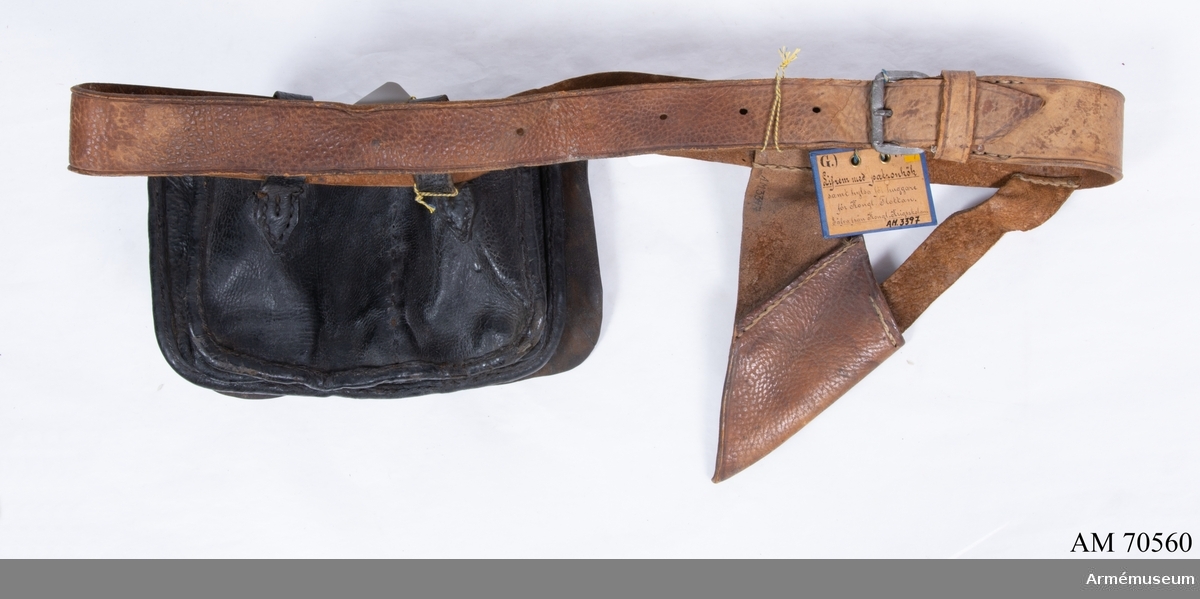 Grupp C:II.
Livgehäng med patronkök och hylsa för huggare för fartygsbesättning 1800-1850.