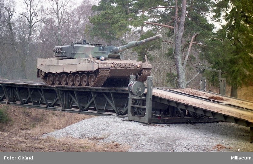 Stridsvagn 121 Leopard (Strv 121). Kör över krigsbro 5 (KB 5).
