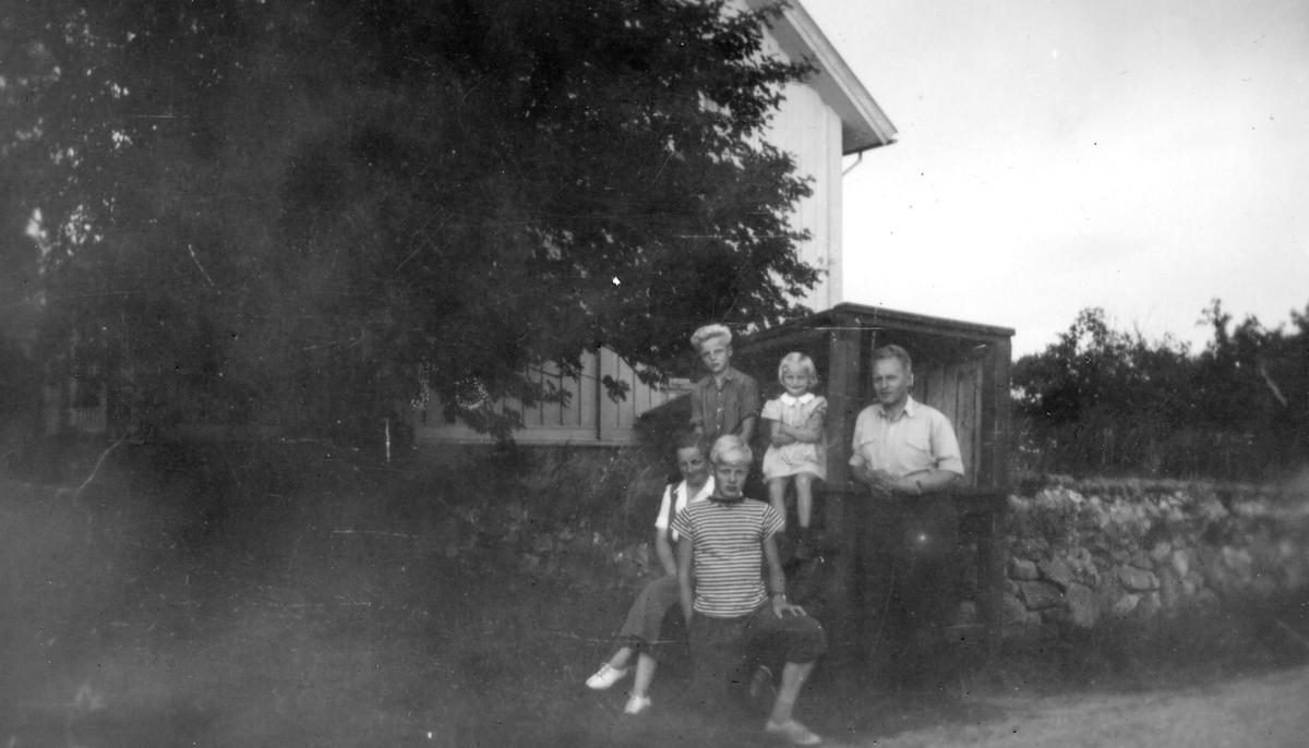 Familie Johnsen på Skavhaugen gård.