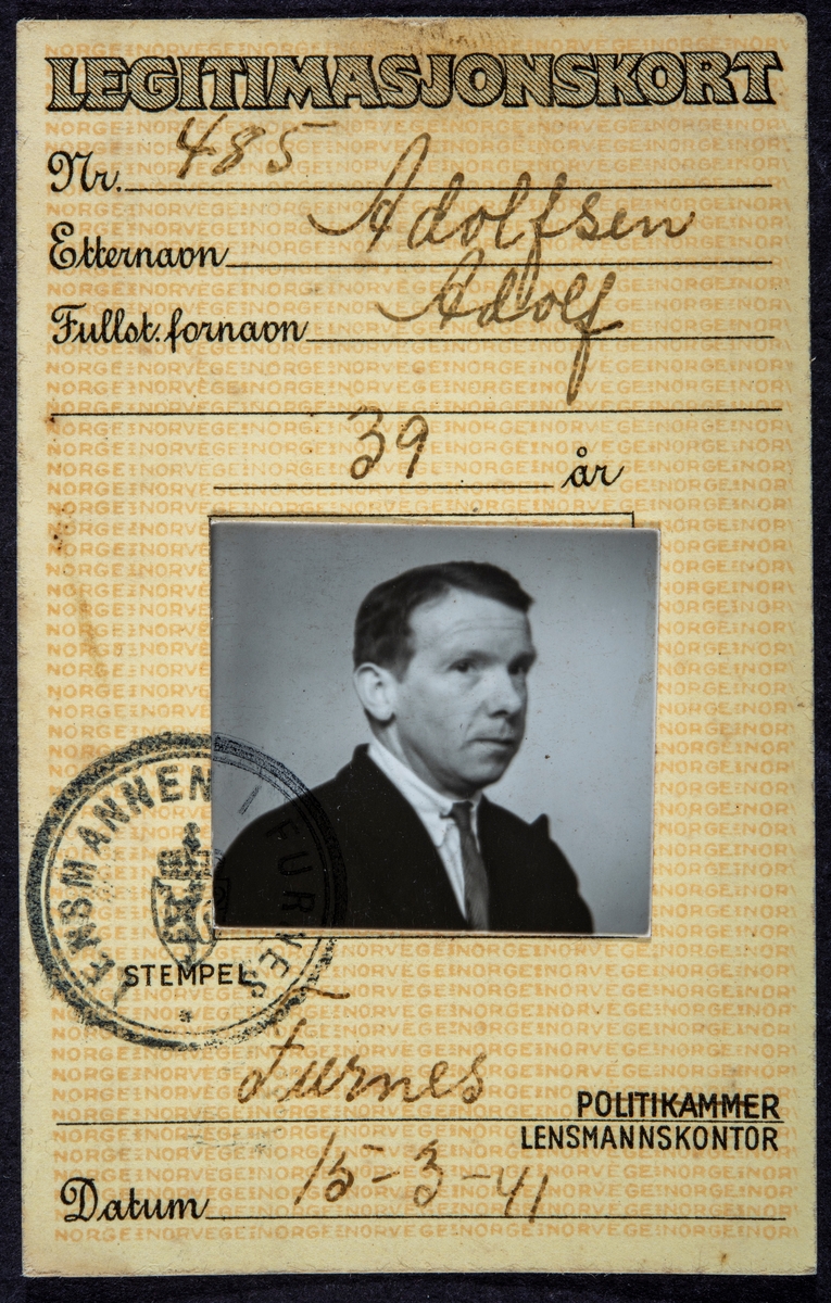 Legetimasjonskort fra krigen. Legetimasjonskortet til Adolf Adolfsen, Furnes. Krigs ID, identifikasjonskort. Utstett 15/3-1941