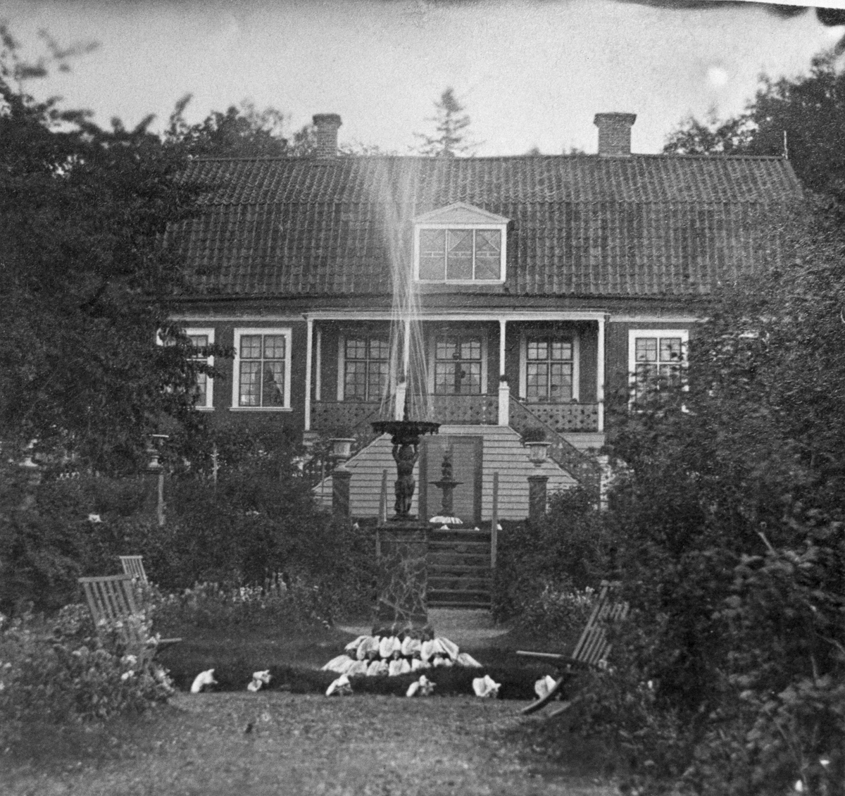 "Södermanland. Svartlösa hd.Huddinge sn. Skärholm. Foto från 1868.Fotografier, tagna på 1860-el. 1870-talet av F.A. Holmgren, äg: prof. Ottilia Henning, f. Holmgren, Sthlm.  "