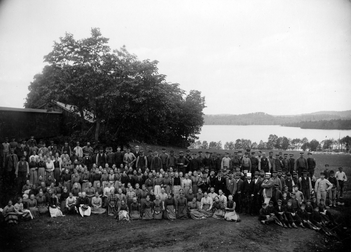 Anställda vid Nääs Fabriker omkring 1900.