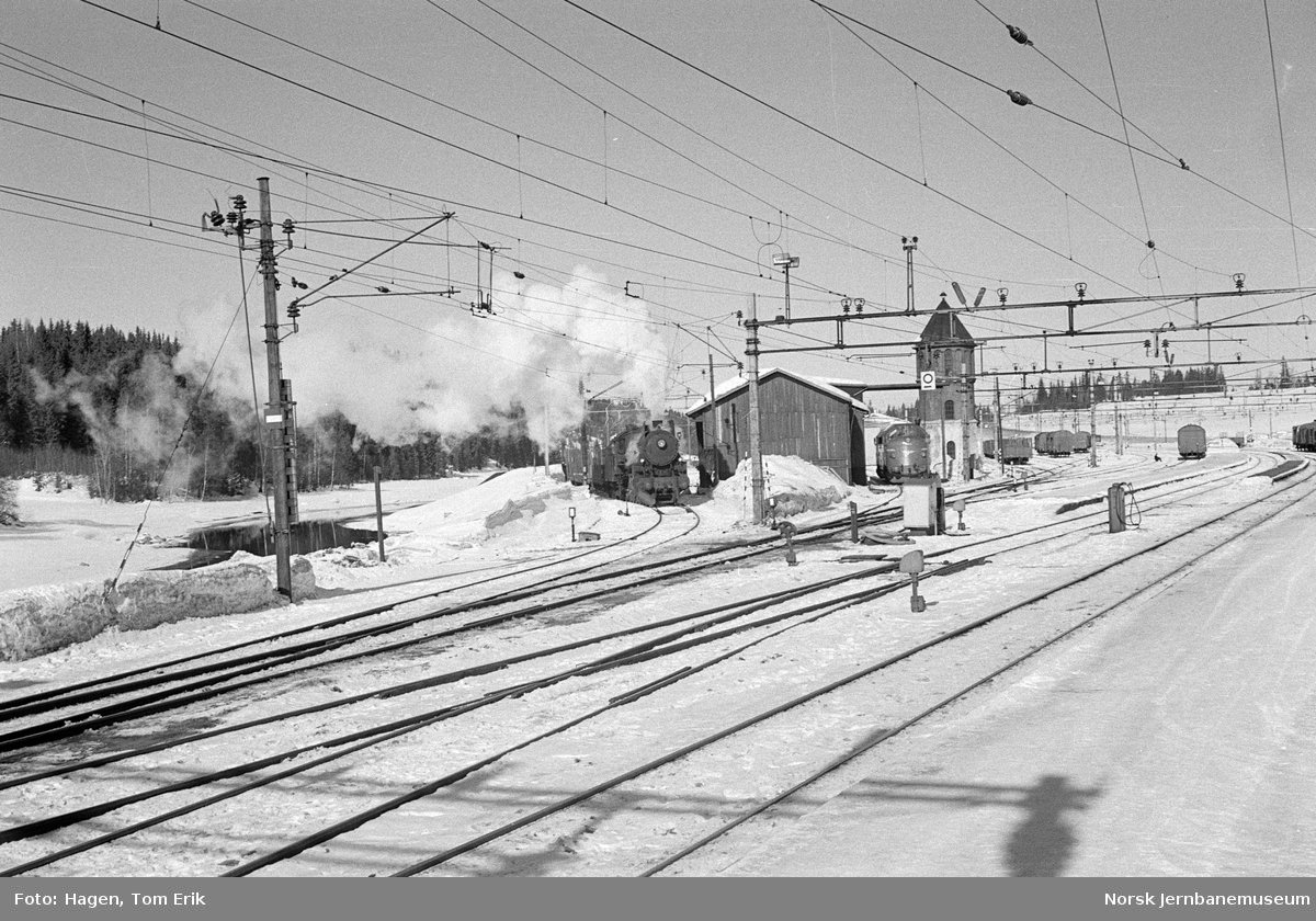 Damplokomotiv 31b 451 på Eina stasjon