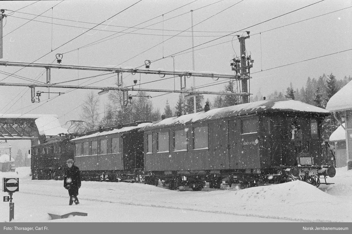 Norsk Jernbaneklubbs første veterantog på Nittedal stasjon