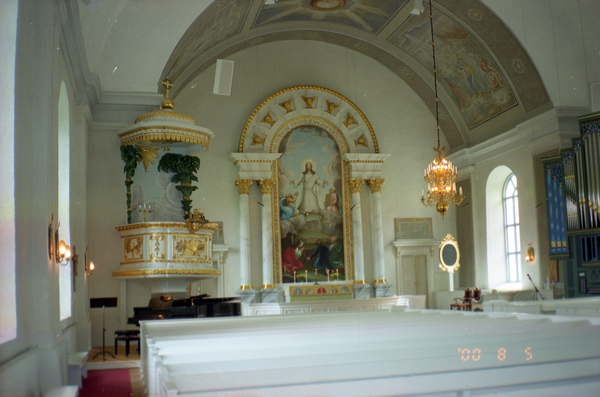 Interiör från Färila kyrka, 5 augusti 2000.