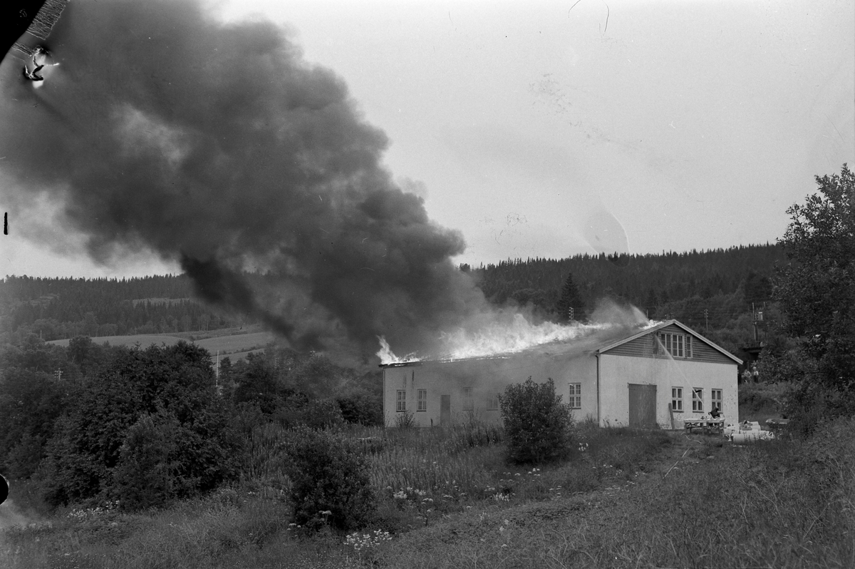Brann i pappfabrikk i Malvik