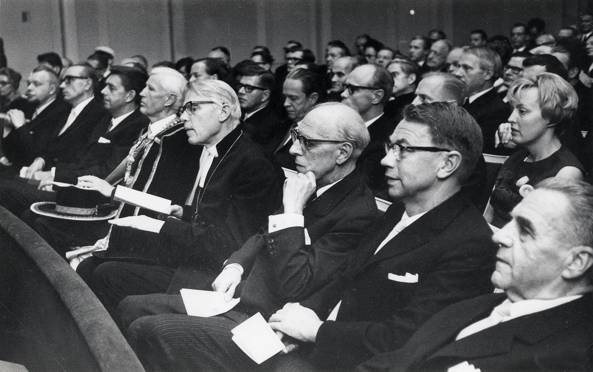 Universitetsfilialens högtidliga öppnande i Växjö, 1967.
I 1:a raden syns bl a dåv. rektorn för Lunds universitet Philip Sandblom, biskop David Lindquist och landshövding Gunnar Helén.