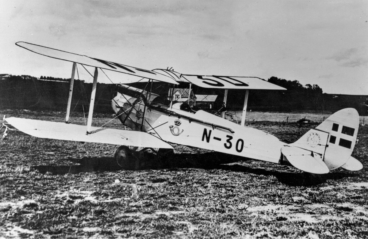 Skolefly de Havilland DH 60M Standard Moth postfly. Flyver lt. Gunnestad.